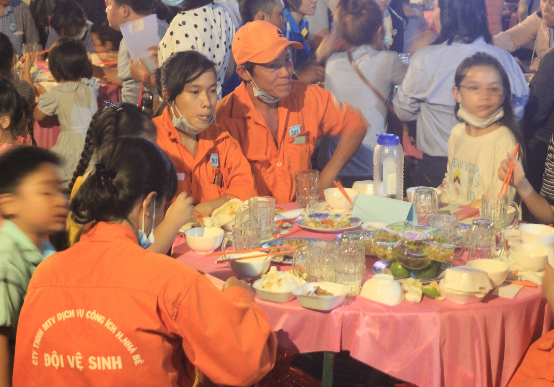 TP. HCM chi hàng trăm tỷ đồng chăm lo Tết Nguyên đán 2022 cho đoàn viên, người lao động TP. HCM chi hàng trăm tỷ đồng chăm lo Tết Nguyên đán 2022 cho đoàn viên, người lao động