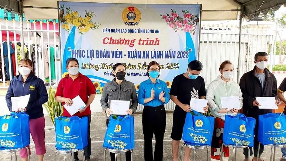 LĐLĐ Long An mở nhiều gian hàng bình ổn giá phục vụ đoàn viên, người lao động sắm Tết LĐLĐ Long An mở nhiều gian hàng bình ổn giá phục vụ đoàn viên, người lao động sắm Tết