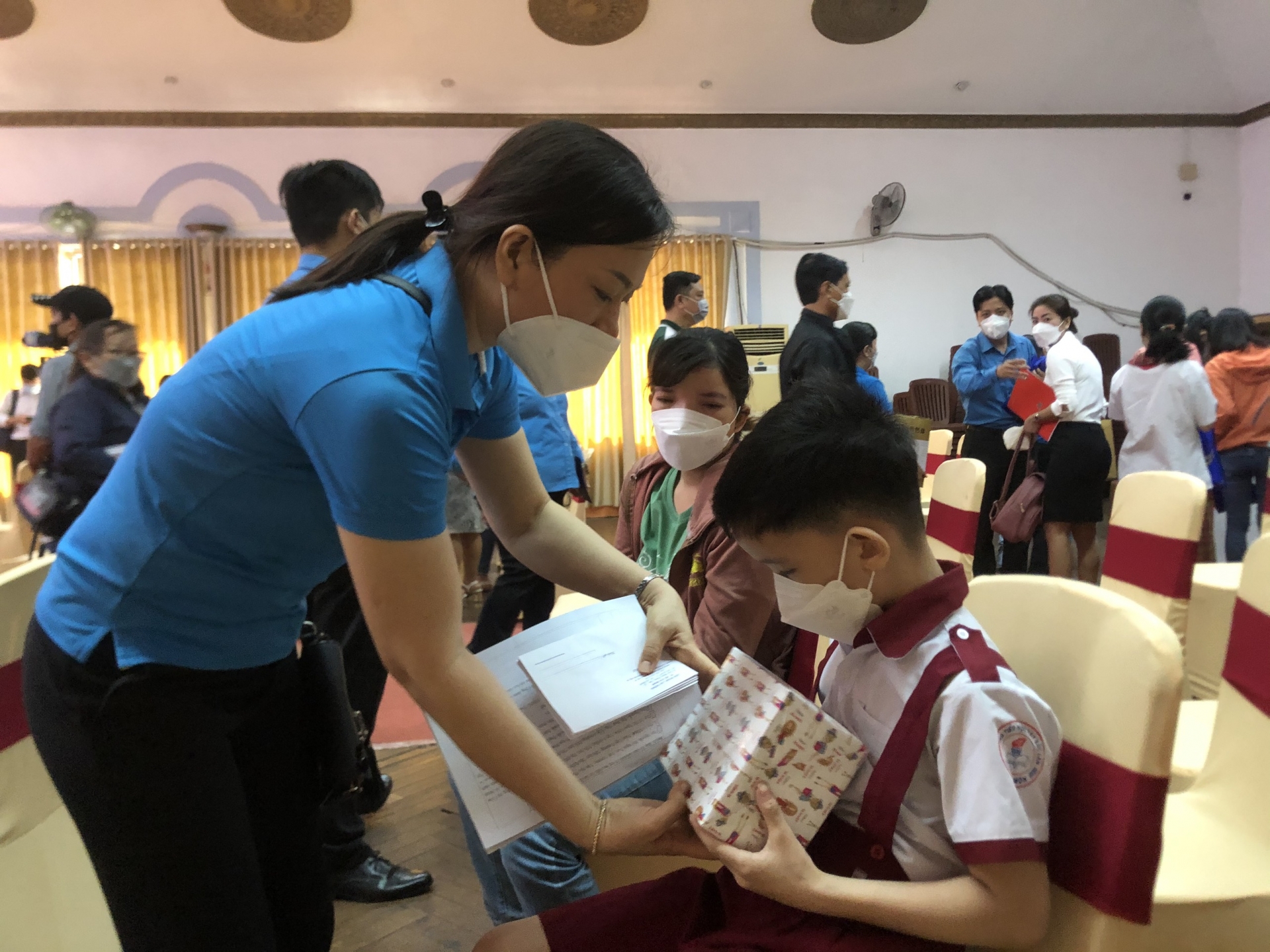 Nữ công nhân 5 năm chưa về quê ăn Tết Nữ công nhân 5 năm chưa về quê ăn Tết