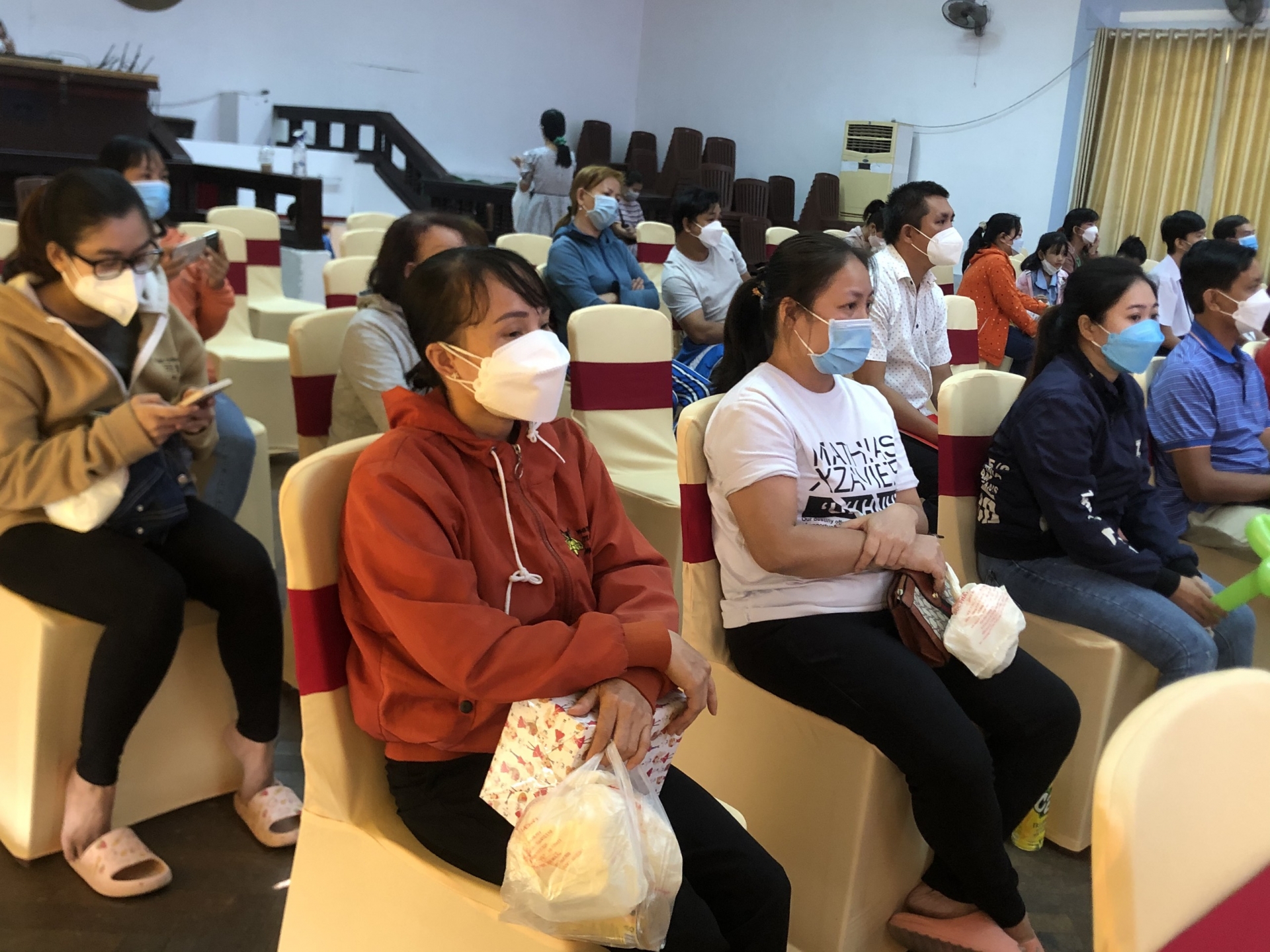 Nữ công nhân 5 năm chưa về quê ăn Tết Nữ công nhân 5 năm chưa về quê ăn Tết