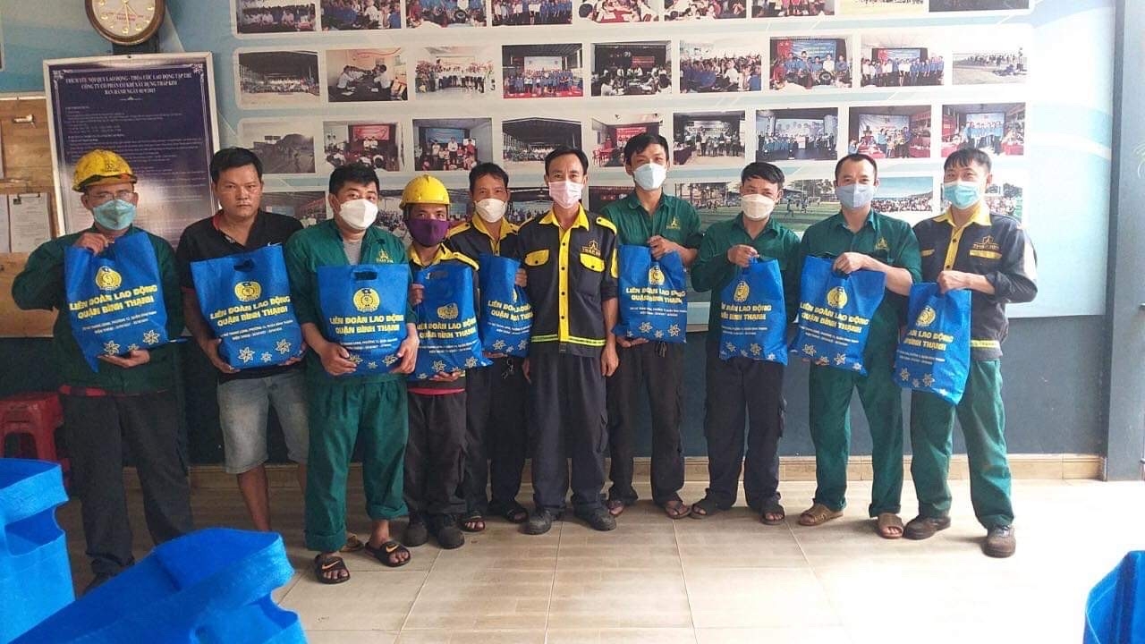 Nữ công nhân 5 năm chưa về quê ăn Tết Nữ công nhân 5 năm chưa về quê ăn Tết