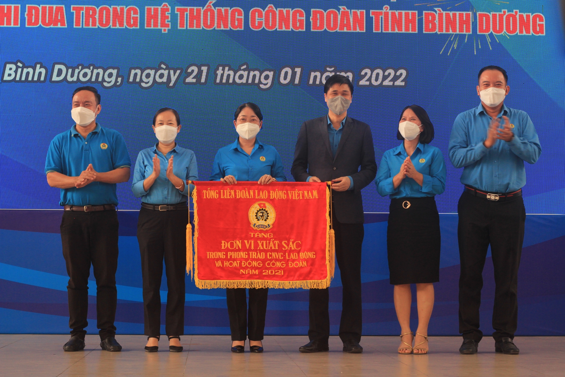 Công đoàn Bình Dương chi hàng trăm tỷ đồng chăm lo cho đoàn viên, NLĐ khó khăn Công đoàn Bình Dương chi hàng trăm tỷ đồng chăm lo cho đoàn viên, NLĐ khó khăn