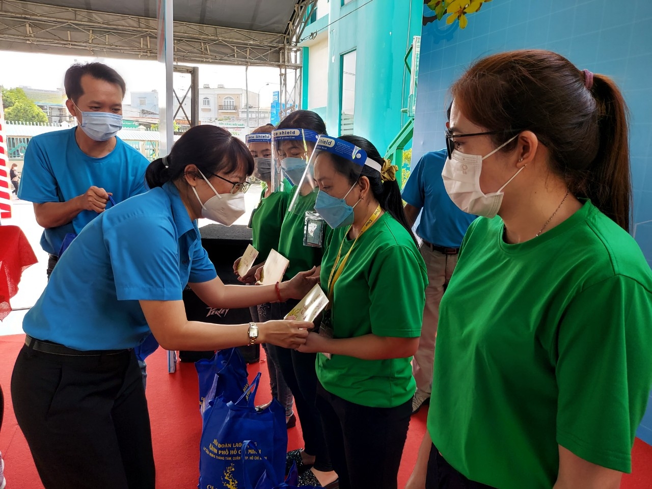 Công đoàn TP. HCM chi hàng trăm tỷ đồng để chăm lo Tết Nguyên đán cho đoàn viên, NLĐ Công đoàn TP. HCM chi hàng trăm tỷ đồng để chăm lo Tết Nguyên đán cho đoàn viên, NLĐ