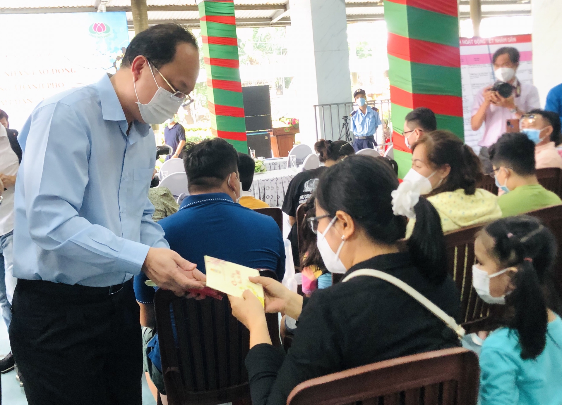 Ấm lòng đoàn viên, NLĐ xa quê khi được Công đoàn tổ chức vui xuân, đón Tết miễn phí Ấm lòng đoàn viên, NLĐ xa quê khi được Công đoàn tổ chức vui xuân, đón Tết miễn phí