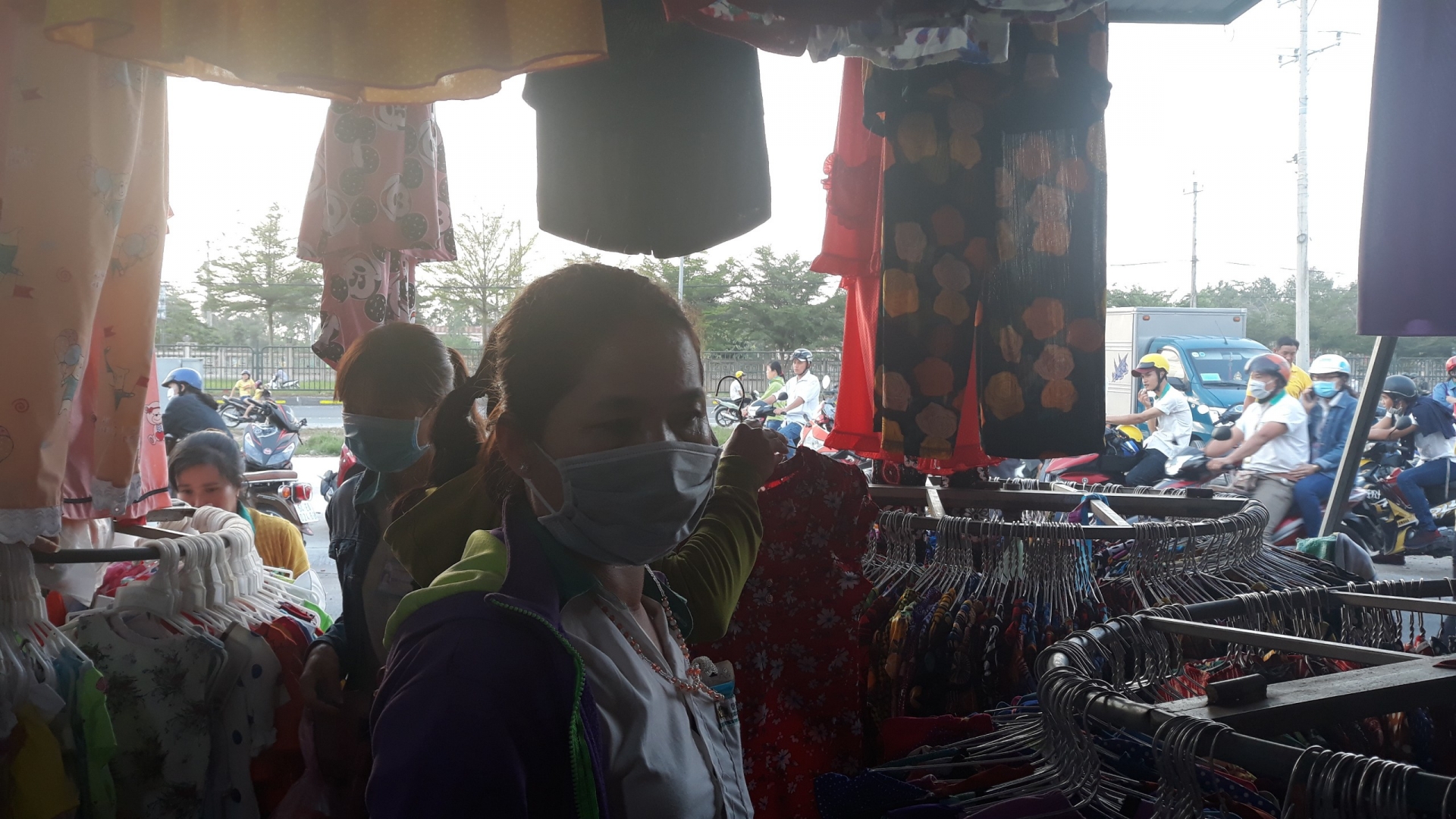 Công nhân KCN tại TP.HCM luôn tỉnh táo tiếp nhận thông tin về virus Corona cong nhan kcn tai tphcm luon tinh tao tiep nhan thong tin ve virus corona