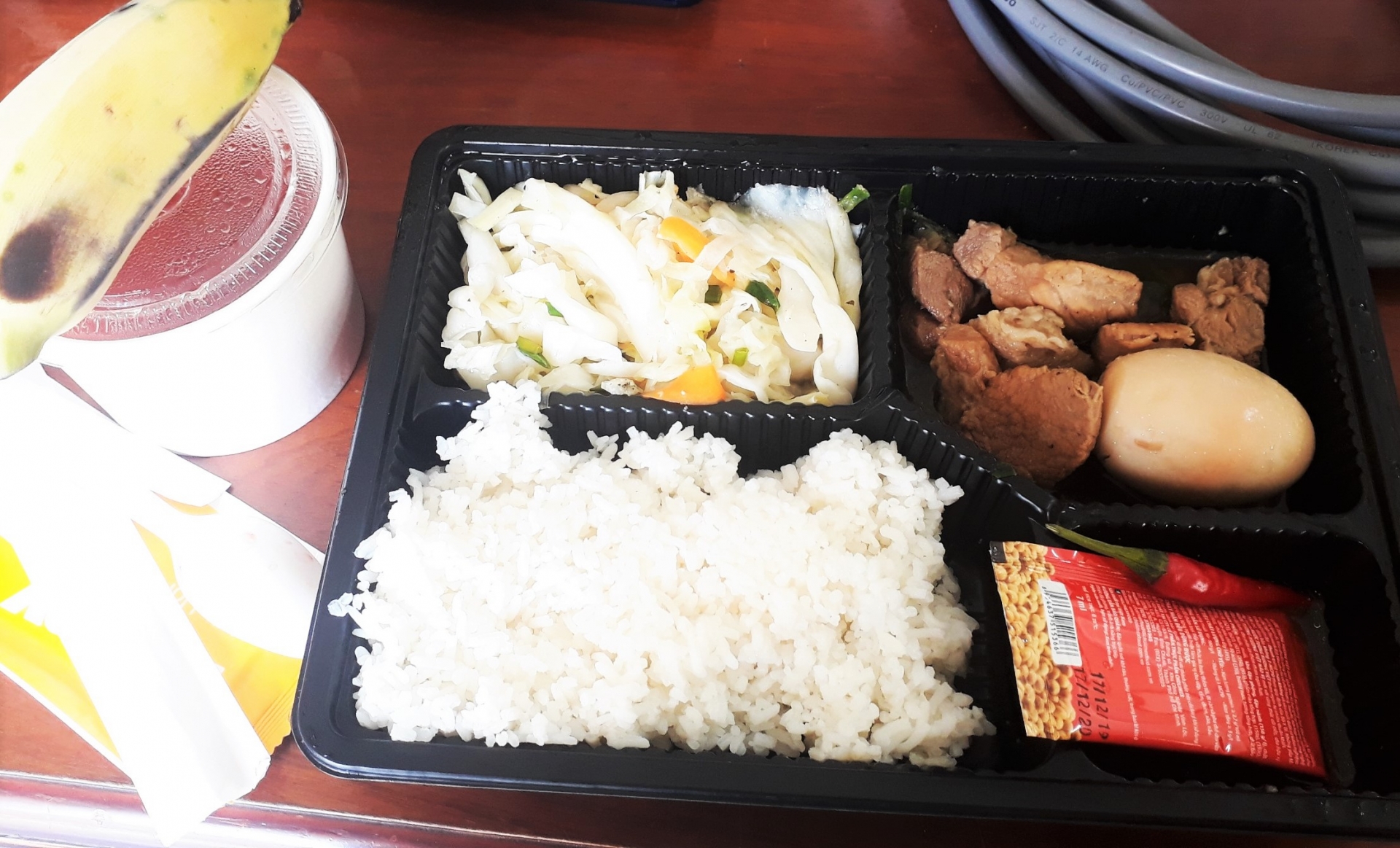 bat ngo ve mot ngay lam viec cua cac chien si ao trang tai benh vien da chien tphcm