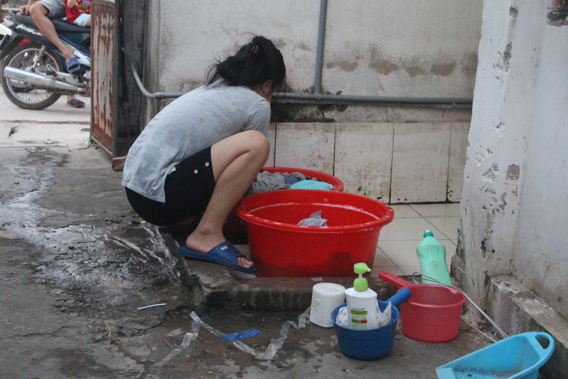 TP.HCM: Đẩy mạnh các biện pháp phòng chống dịch tại khu nhà trọ công nhân tphcm day manh cac bien phap phong chong dich tai khu nha tro cong nhan