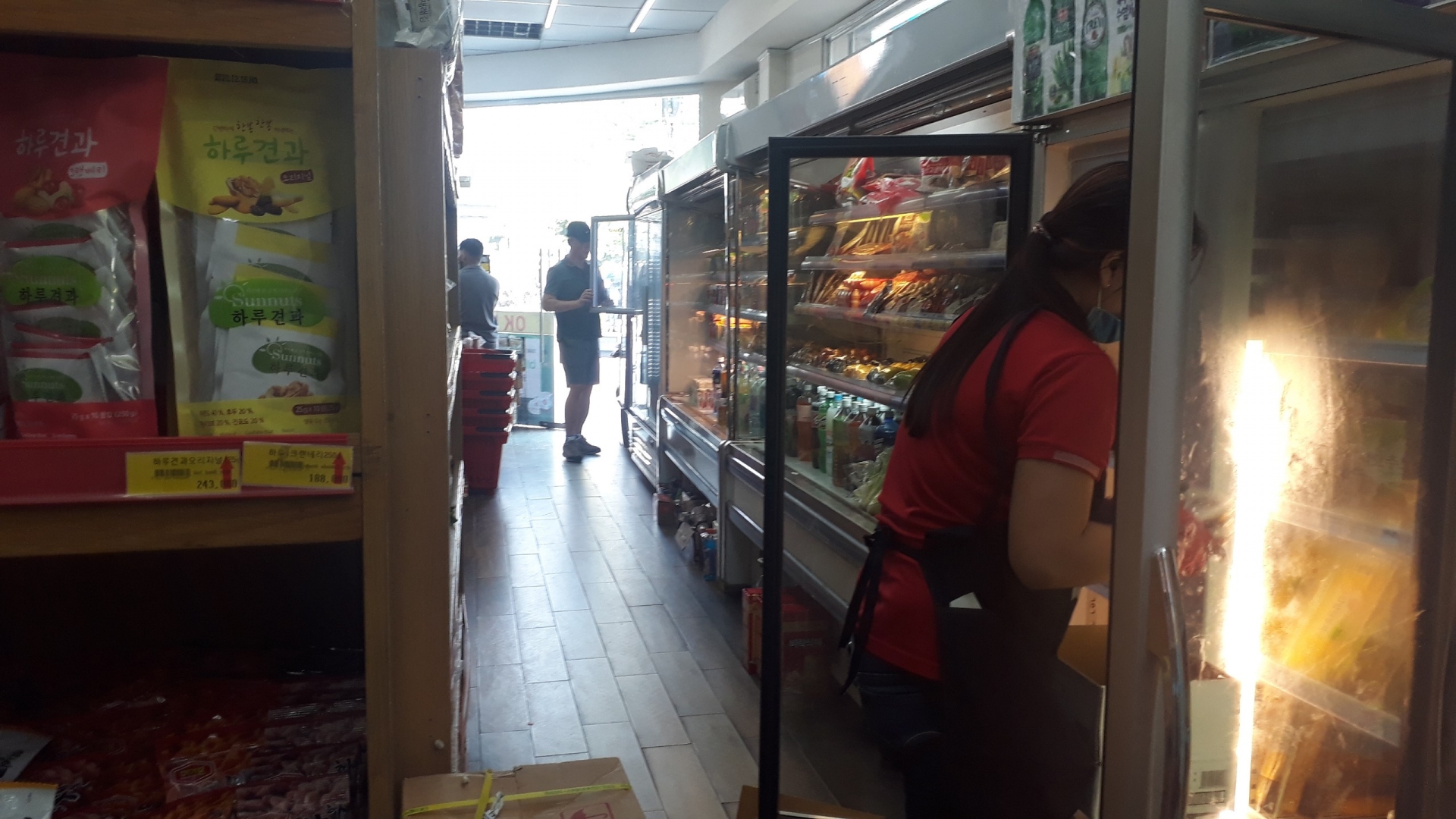 "Phố Hàn Quốc" ở TP.HCM không khí ảm đạm, vắng khách pho han quoc trong long tphcm khong khi am dam vang khach