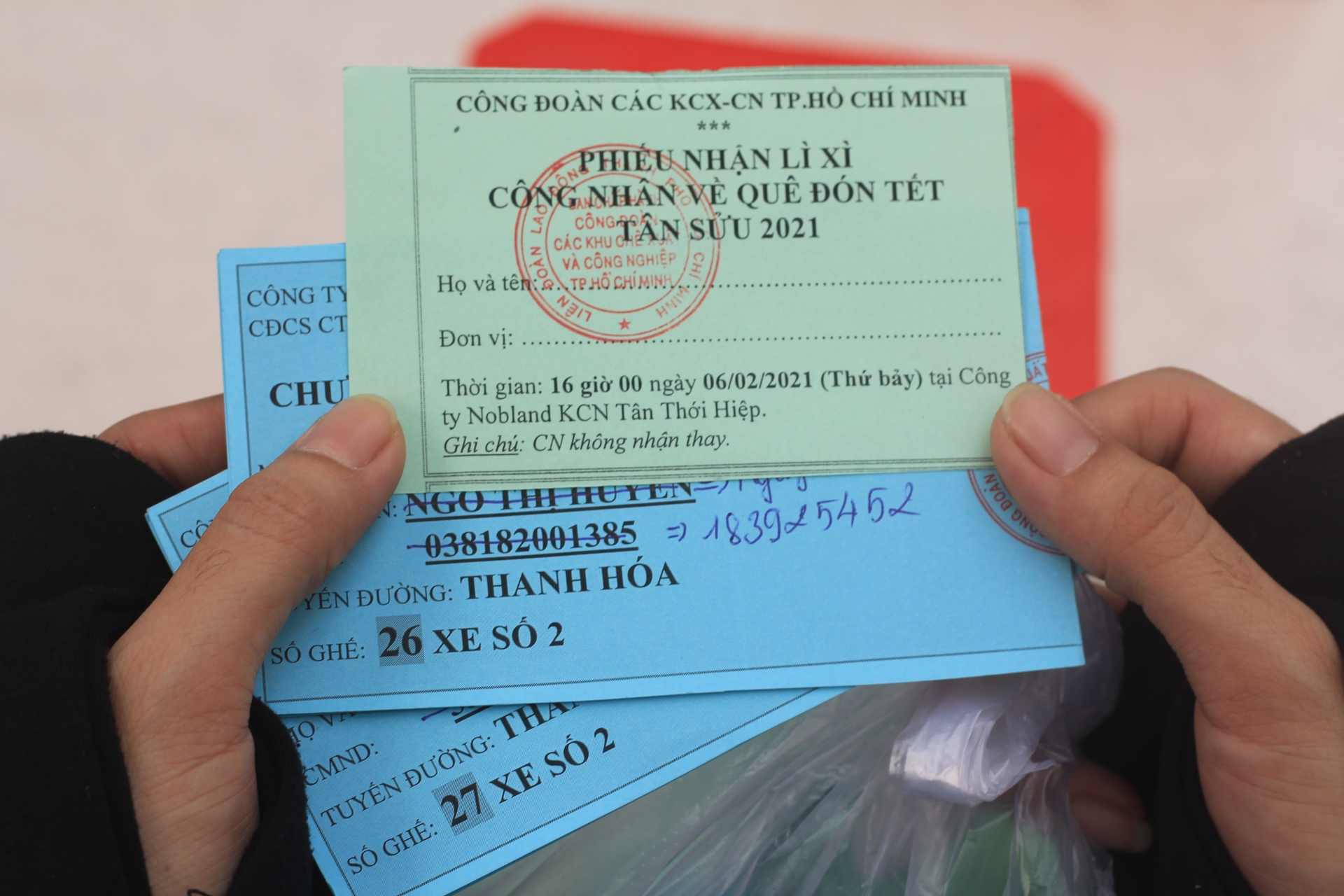 “Đắn đo, suy nghĩ nhiều lắm, nhưng phải về quê ăn Tết thôi vì con tôi ở đó!”