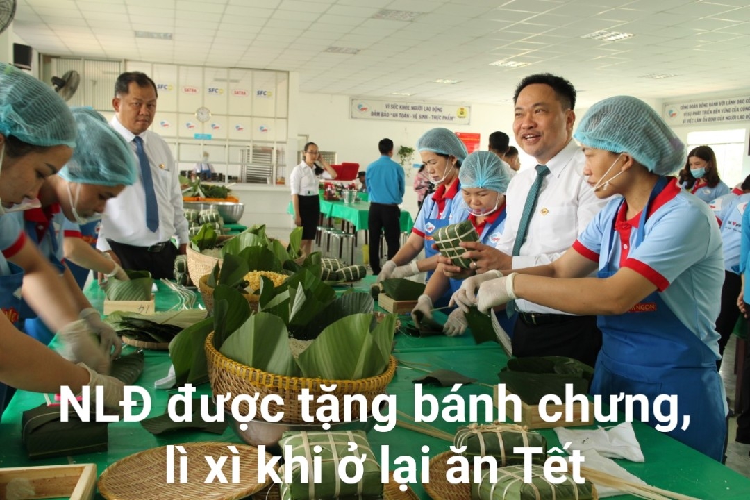 Người lao động được tặng bánh chưng, lỳ xì đầu năm khi ở lại ăn Tết