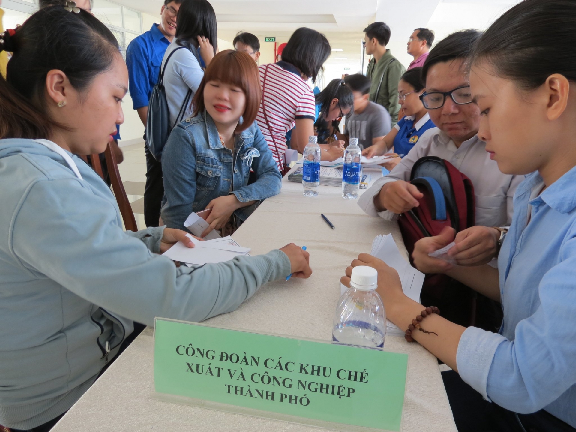 Người lao động long đong tìm việc từ năm cũ sang năm mới Người lao động long đong tìm việc từ năm cũ sang năm mới