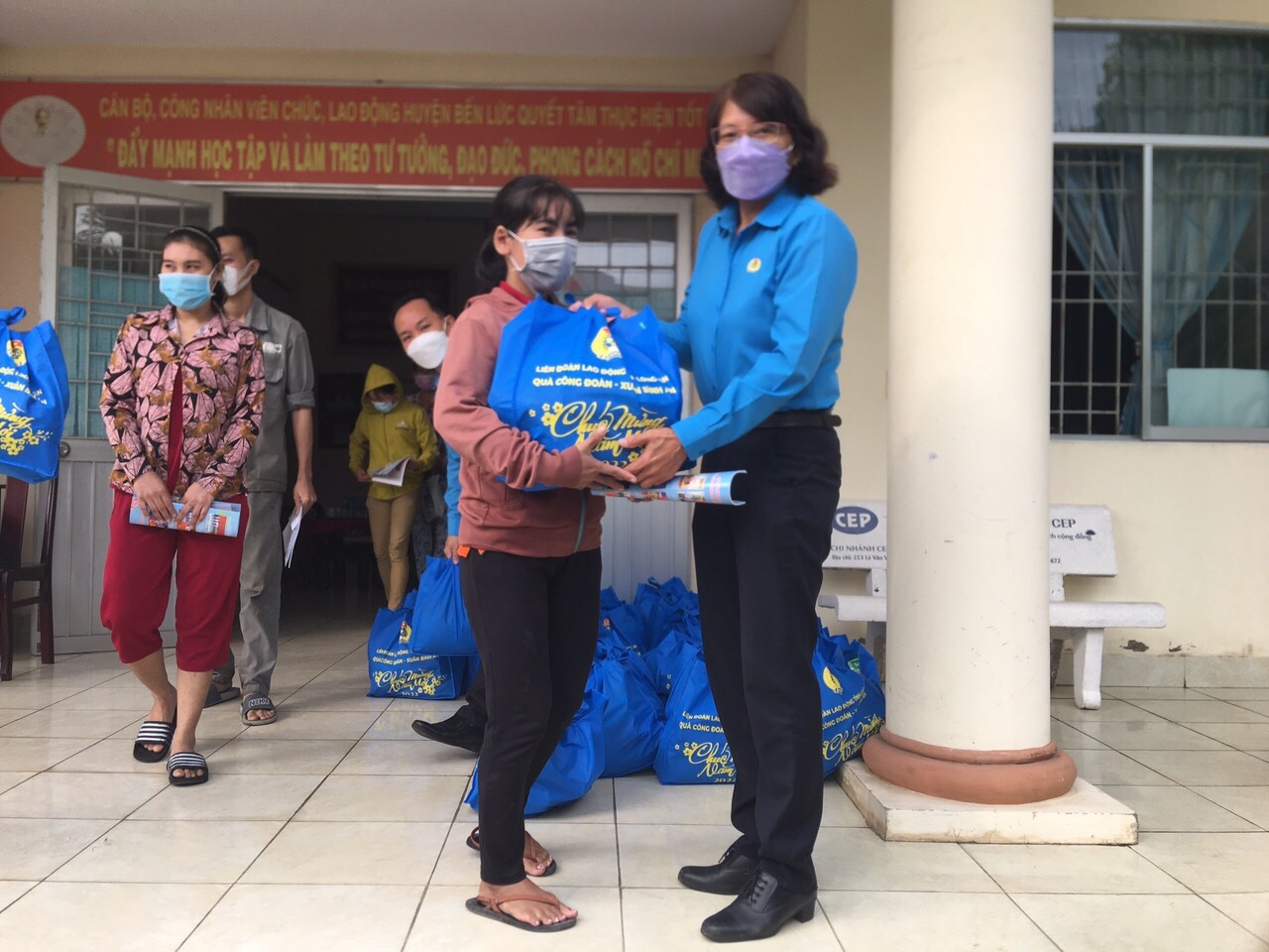 Công đoàn Long An chi hơn 81 tỷ đồng chăm lo Tết cho đoàn viên, NLĐ Công đoàn Long An chi hơn 81 tỷ đồng chăm lo Tết cho đoàn viên, NLĐ