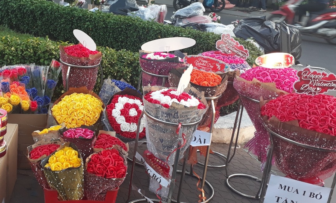 Ngày Quốc tế Phụ nữ 8/3: Thị trường hoa và quà vắng khách vì dịch bệnh Covid - 19 ngay quoc te phu nu 83 thi truong hoa va qua vang khach vi dich benh covid 19