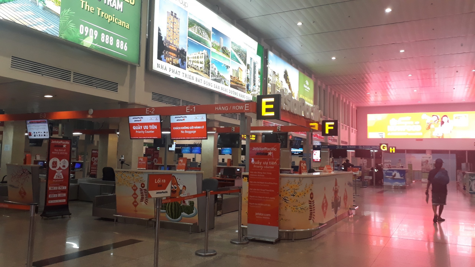 TP.HCM: 2 người đi chung chuyến bay với người nhiễm Covid-19 thứ 34 bị sốt, ho tphcm 2 nguoi di chung chuyen bay voi nguoi nhiem covid 19 thu 34 bi sot ho