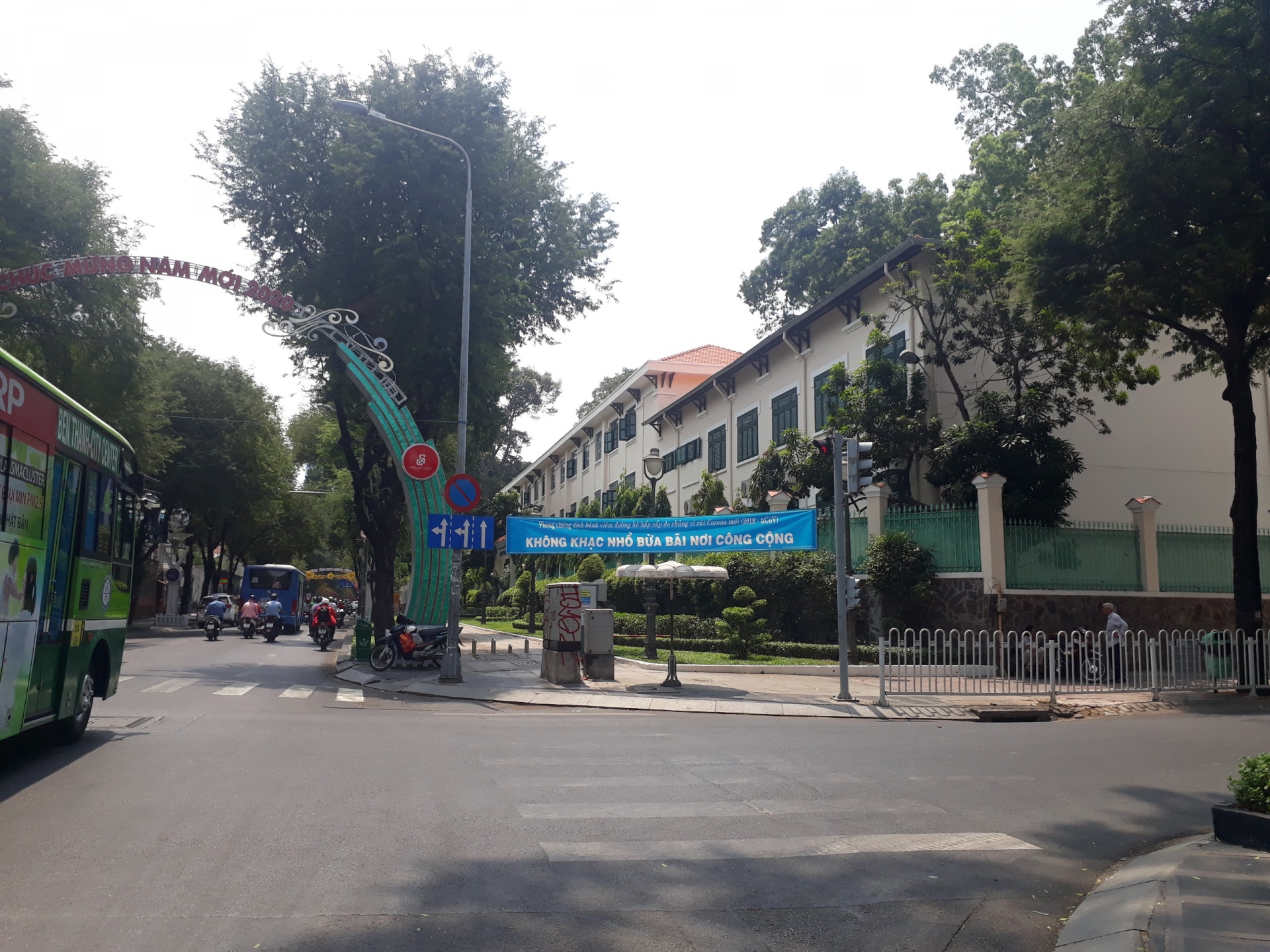 TP HCM: Nhiều chủ nhà hàng, quán ăn lao đao vì đóng cửa, vắng khách do dịch Covid-19 tp hcm nhieu chu nha hang quan an lao dao vi dong cua vang khach do dich covid 19