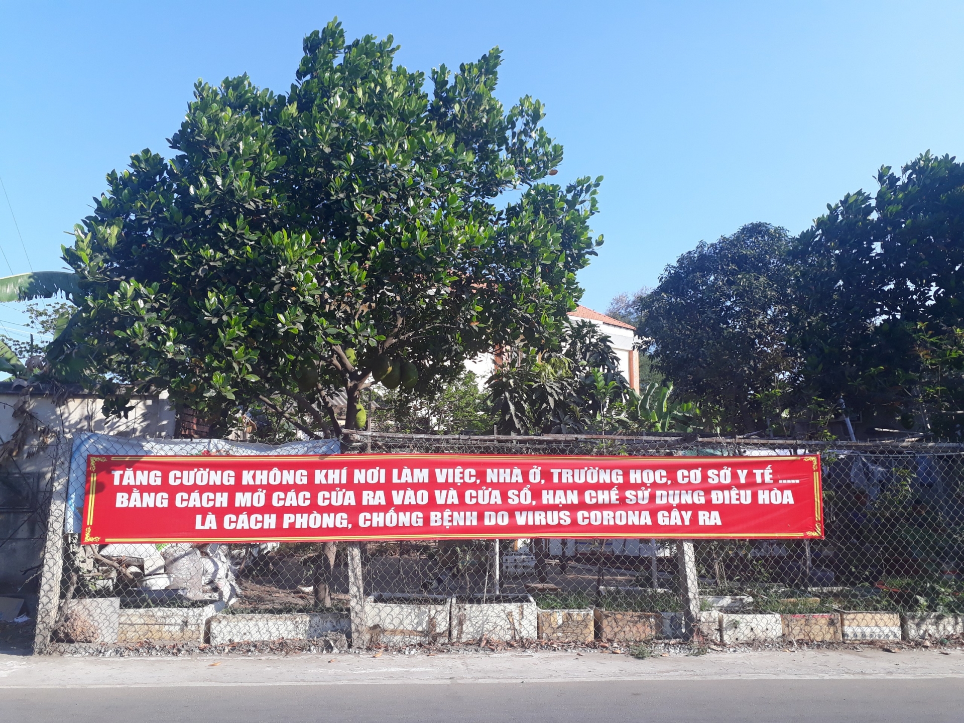 Cuộc sống của người dân gần khu cách ly người nghi nhiễm Covid - 19 tại Cần Giờ ra sao? cuoc song cua nguoi dan gan khu cach ly nguoi nghi nhiem covid 19 tai can gio ra sao