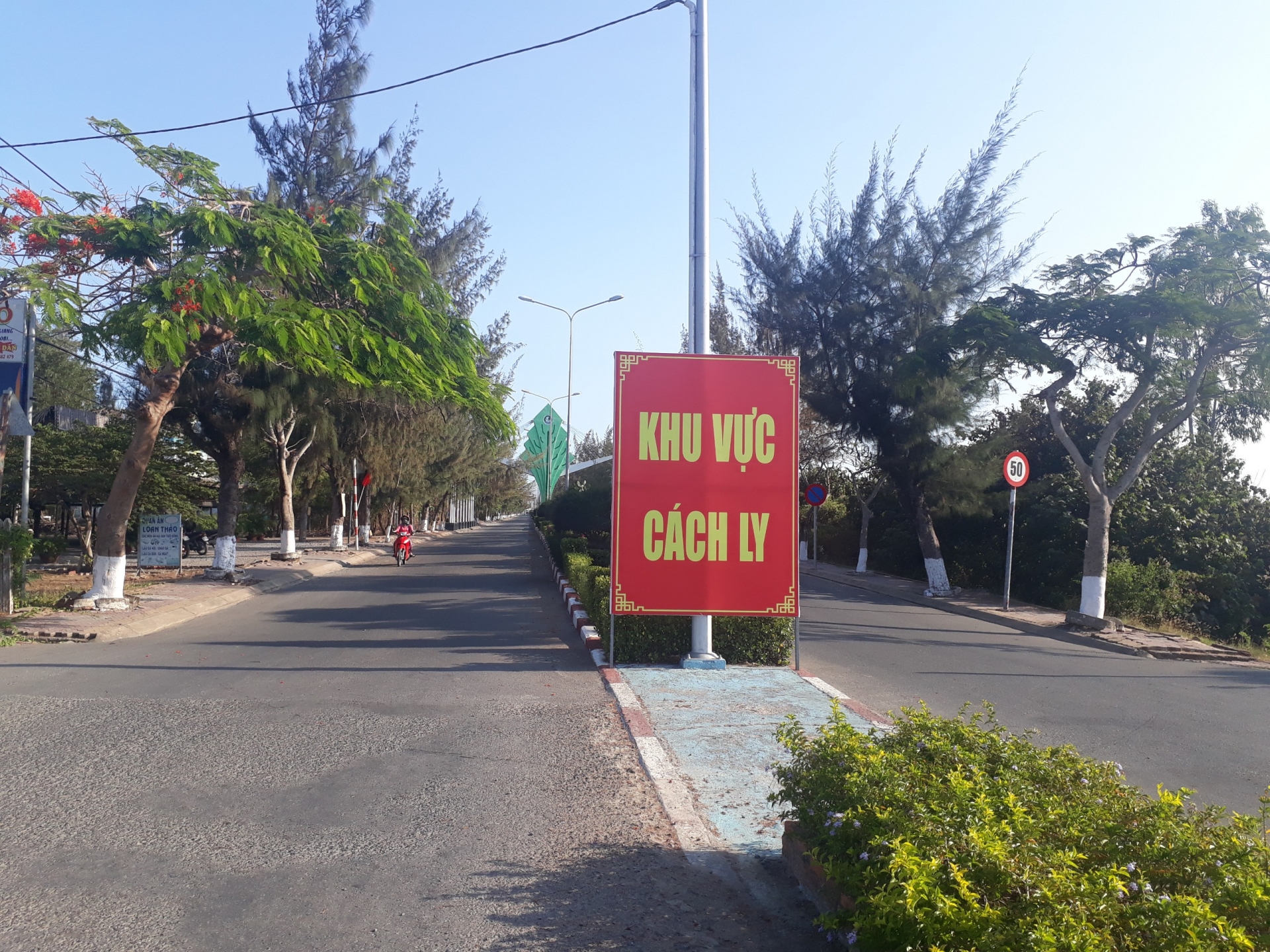 Cuộc sống của người dân gần khu cách ly người nghi nhiễm Covid - 19 tại Cần Giờ ra sao? cuoc song cua nguoi dan gan khu cach ly nguoi nghi nhiem covid 19 tai can gio ra sao