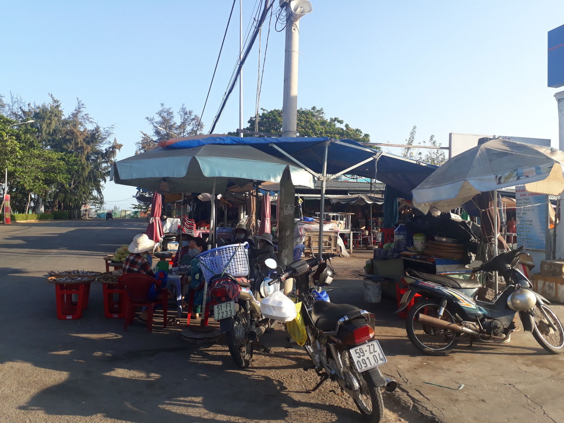 Cuộc sống của người dân gần khu cách ly người nghi nhiễm Covid - 19 tại Cần Giờ ra sao? cuoc song cua nguoi dan gan khu cach ly nguoi nghi nhiem covid 19 tai can gio ra sao