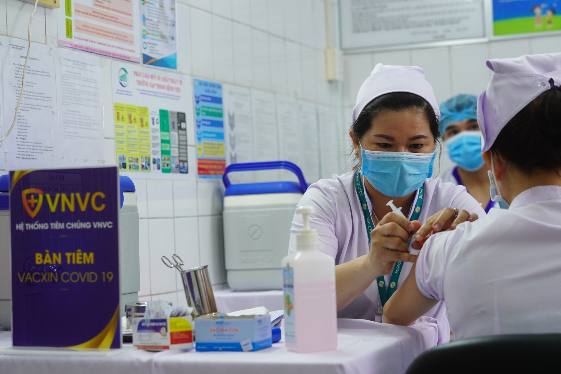 TP HCM đã bắt đầu triển khai tiêm vaccine Covid- 19 từ ngày 8/3