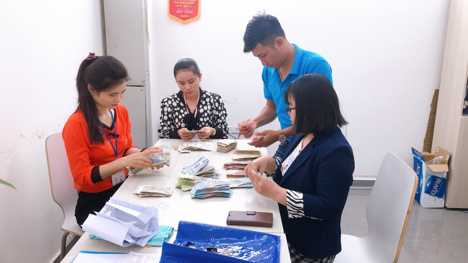 Công đoàn Công ty Grand Gain sẻ chia khó khăn với đoàn viên bị tai nạn giao thông Công đoàn Công ty Grand Gain sẻ chia khó khăn với đoàn viên bị tai nạn giao thông