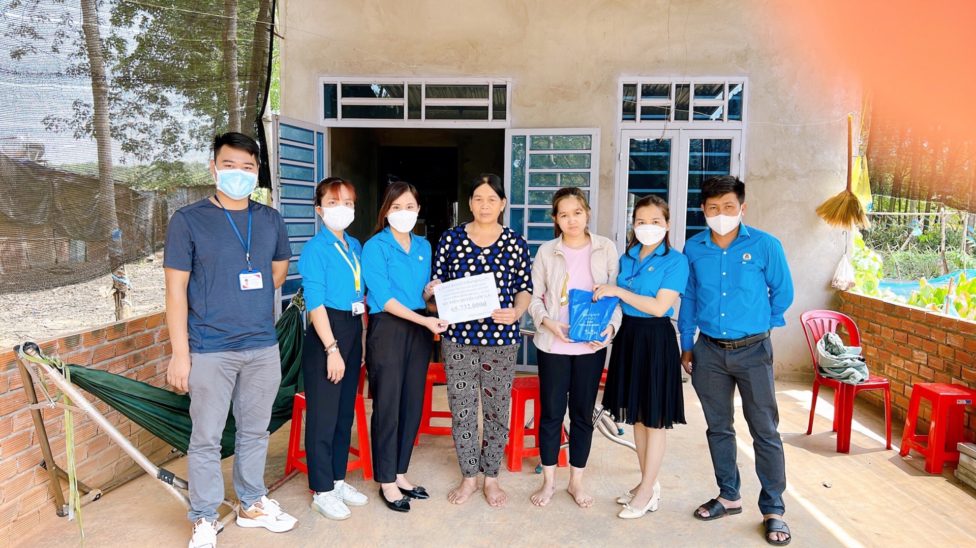 Công đoàn Công ty Grand Gain sẻ chia khó khăn với đoàn viên bị tai nạn giao thông Công đoàn Công ty Grand Gain sẻ chia khó khăn với đoàn viên bị tai nạn giao thông