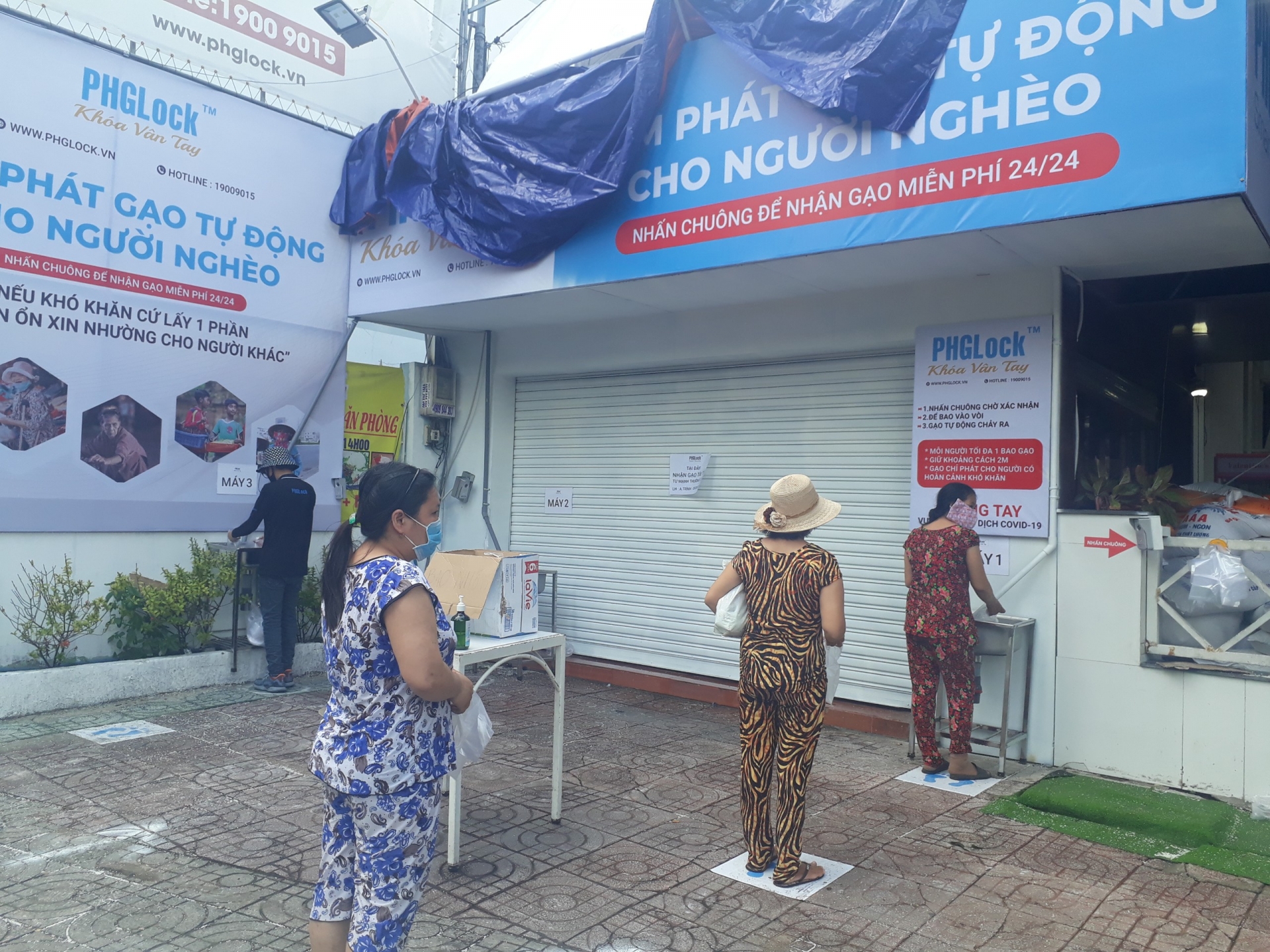 Cây "ATM" phát 500 kg gạo dành cho người nghèo mỗi ngày cay atm phat 500 kg gao danh cho nguoi ngheo moi ngay