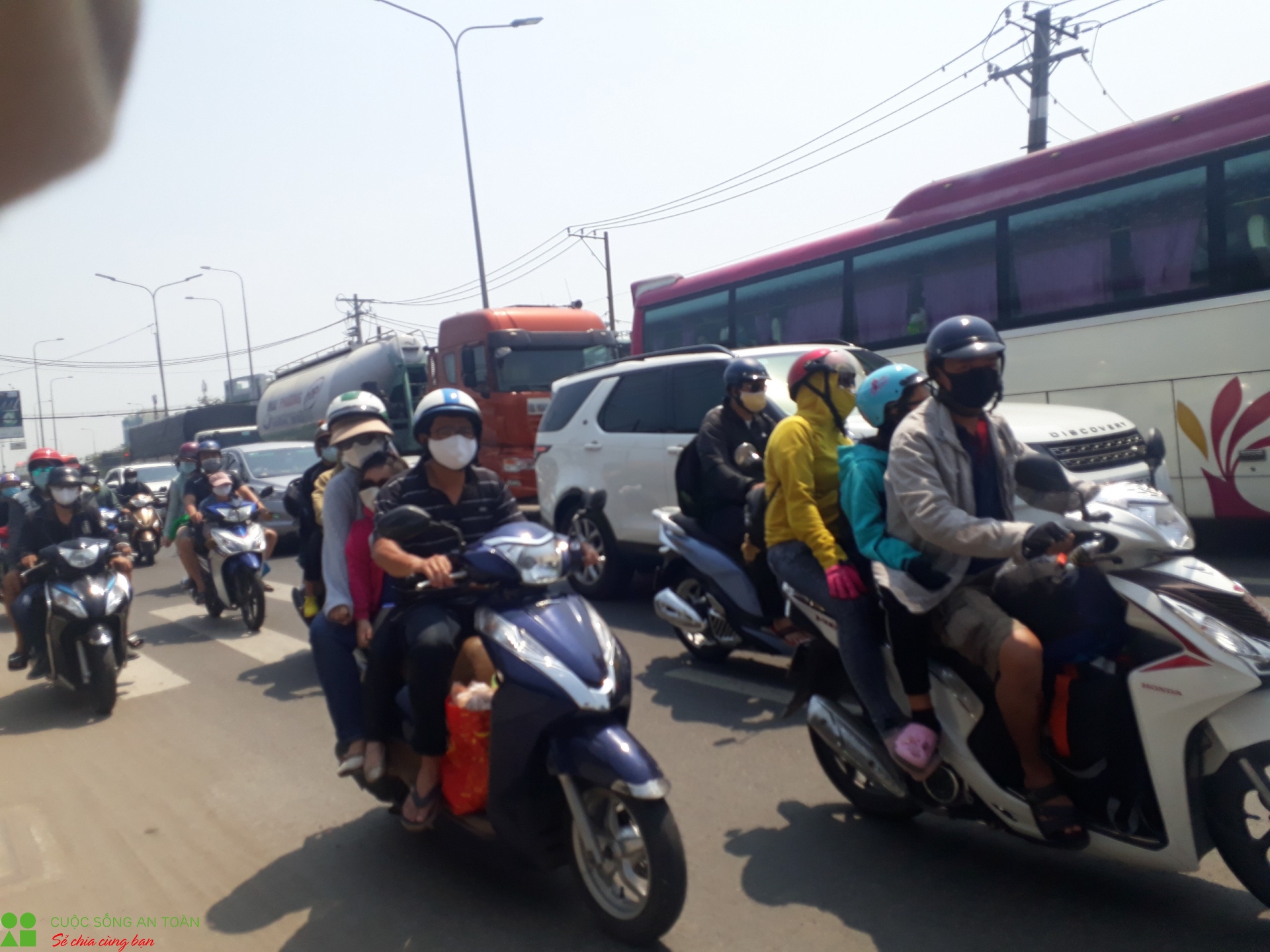 TP HCM về các tỉnh miền Tây kẹt cứng, người dân mỏi mệt vì nắng nóng tp hcm ve cac tinh mien tay ket cung nguoi dan moi met vi nang nong