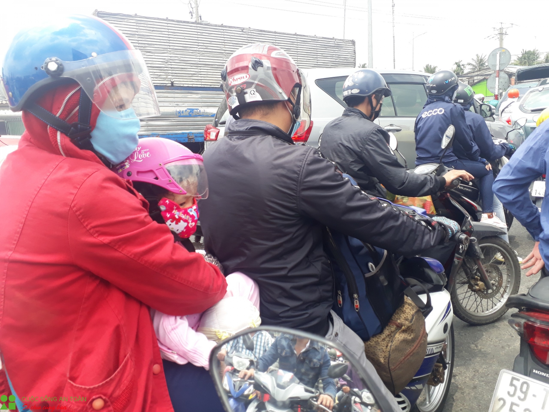 TP HCM về các tỉnh miền Tây kẹt cứng, người dân mỏi mệt vì nắng nóng tp hcm ve cac tinh mien tay ket cung nguoi dan moi met vi nang nong