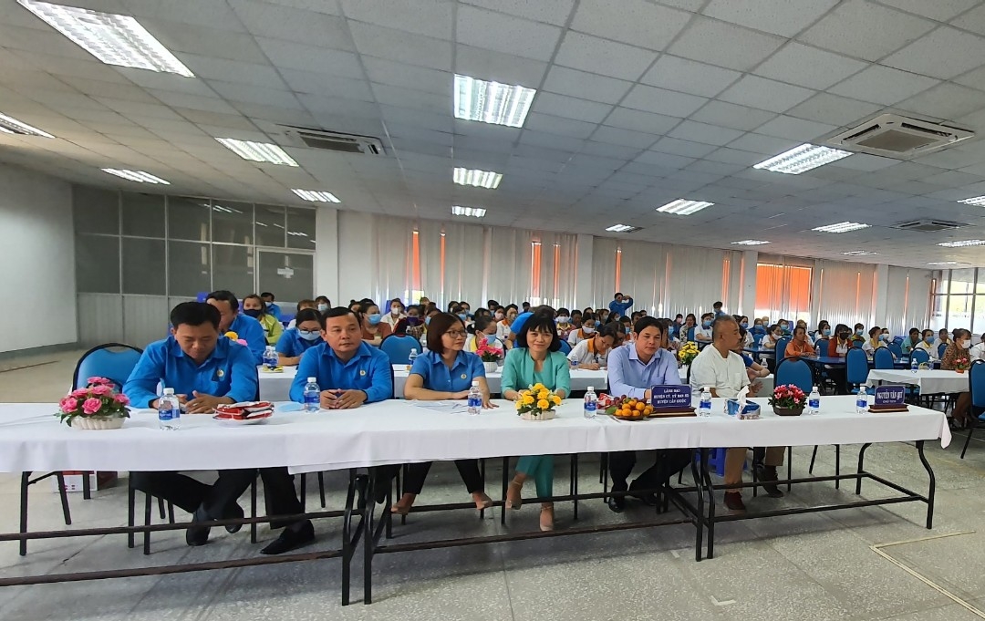 Long An: Diễn đàn “Lắng nghe - Thấu hiểu - Chia sẻ” mang niềm tin đến người lao động Long An: Diễn đàn “Lắng nghe - Thấu hiểu - Chia sẻ” mang niềm tin đến người lao động