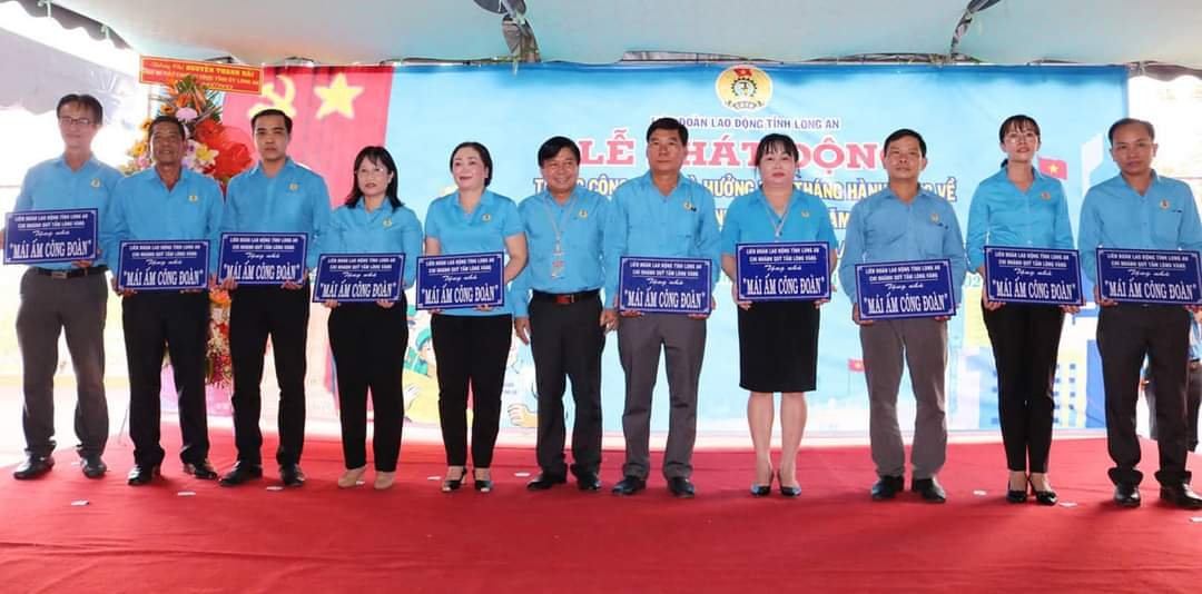 Long An:10“Mái ấm Công đoàn”được trao trong chương trình phát động Tháng Công nhân 2021