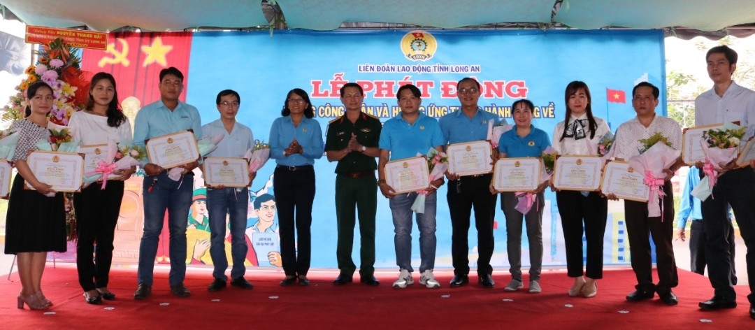 Long An:10“Mái ấm Công đoàn”được trao trong chương trình phát động Tháng Công nhân 2021