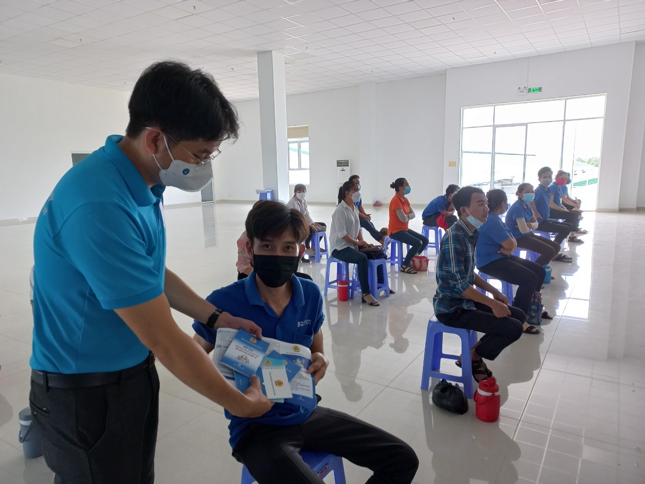 Công đoàn Trà Vinh đổi mới nội dung, hình thức tuyên truyền BHXH, BHYT, BHTN đến NLĐ Công đoàn Trà Vinh đổi mới nội dung, hình thức tuyên truyền BHXH, BHYT, BHTN đến NLĐ