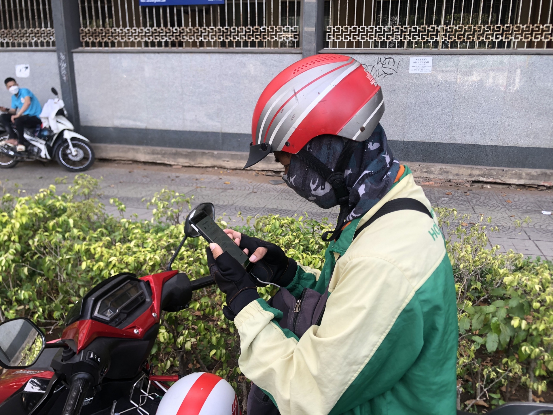 Giá xăng tăng cao nhiều tài xế xe công nghệ muốn bỏ nghề Giá xăng tăng cao nhiều tài xế xe công nghệ muốn bỏ nghề