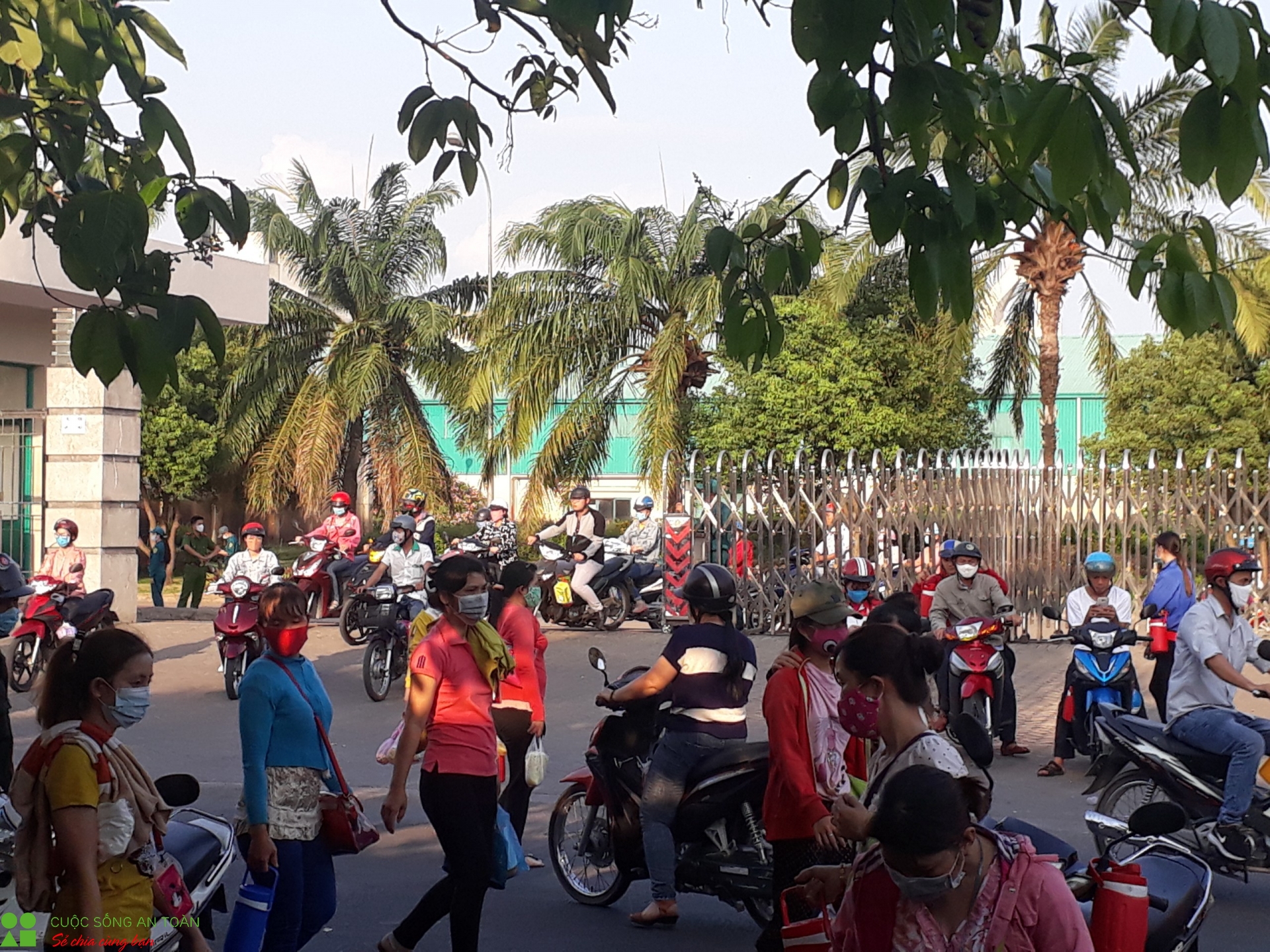 Không lo thiếu việc, công nhân tại KCN Hòa Phú đi làm giữa những ngày nghỉ lễ khong lo thieu viec cong nhan tai kcn hoa phu di lam giua nhung ngay nghi le