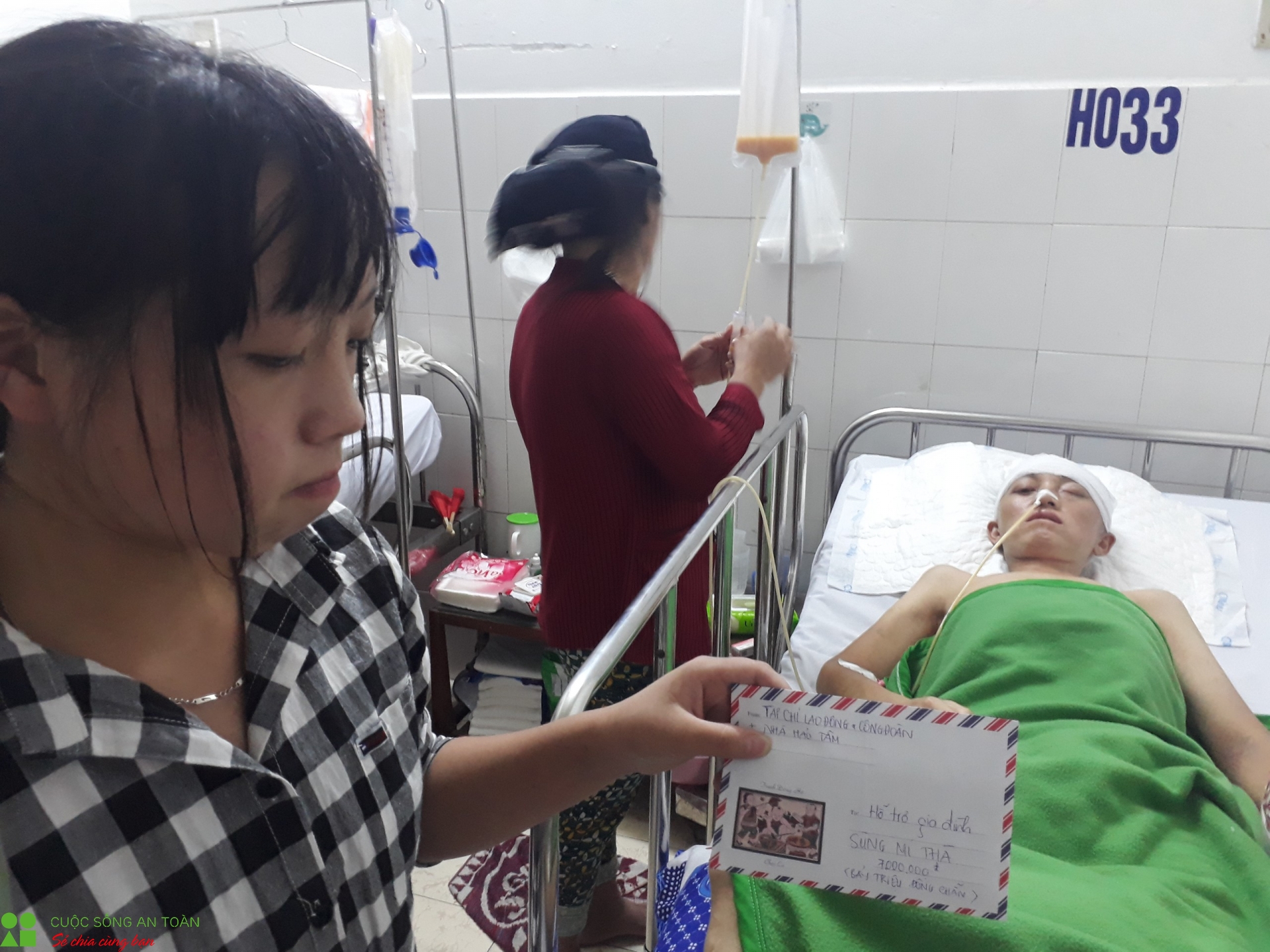 Hỗ trợ 10 triệu đồng cho người lao động dân tộc Mông Sùng Mí Thà bị tai nạn hôn mê sâu ho tro 10 trieu dong cho nguoi lao dong dan toc mong sung mi tha bi tai nan hon me sau