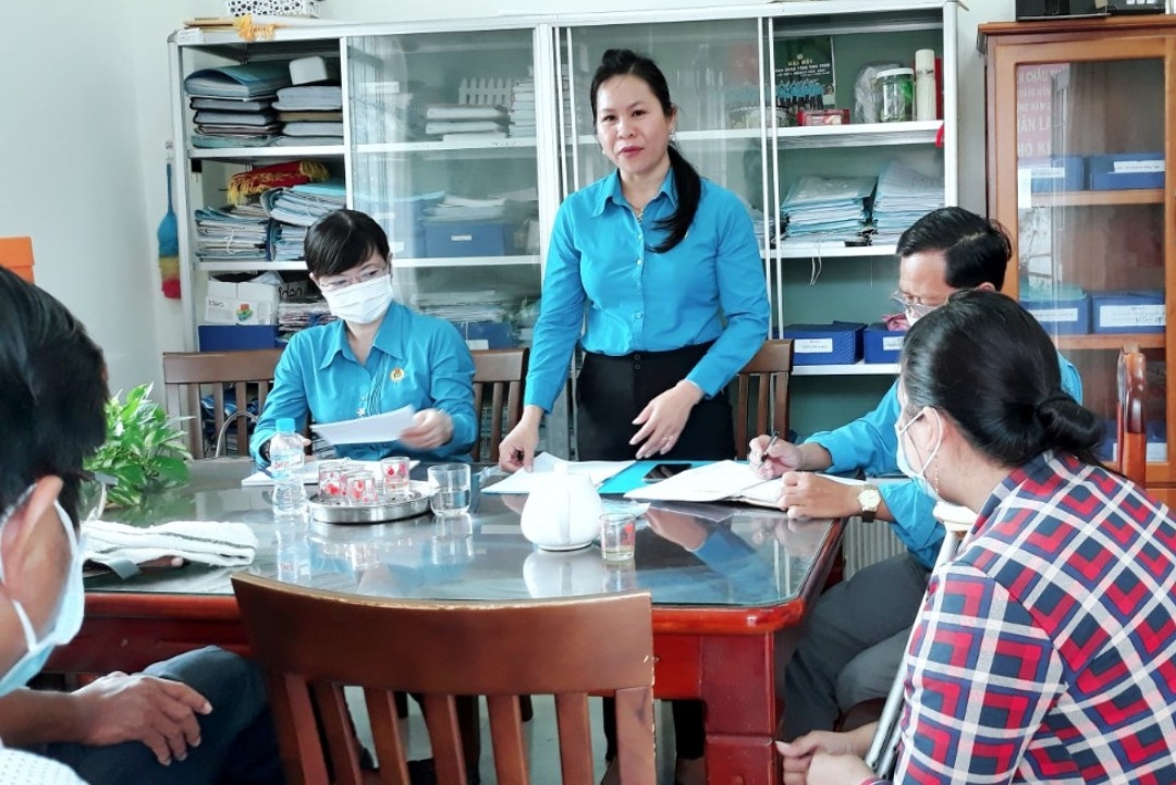 Nữ Chủ tịch LĐLĐ Trà Vinh: Hết mình vì người lao động Nữ Chủ tịch LĐLĐ Trà Vinh: Hết mình vì người lao động