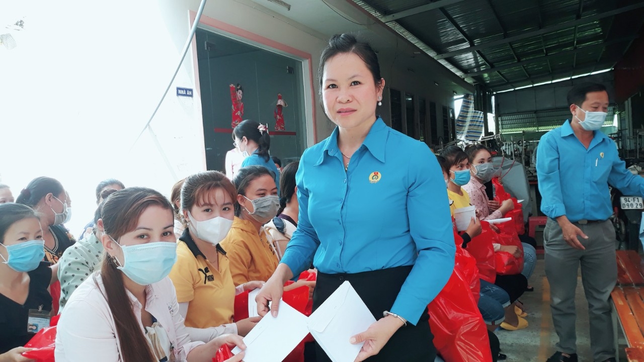 Nữ Chủ tịch LĐLĐ Trà Vinh: Hết mình vì người lao động