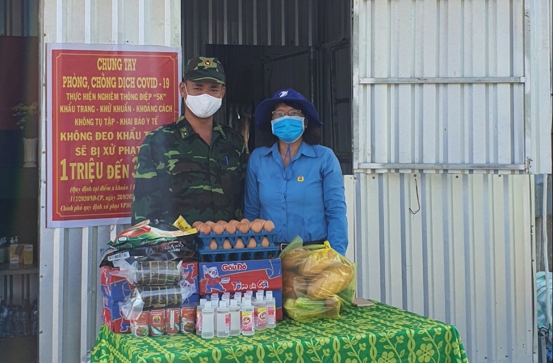 LĐLĐ Long An: Hoàn thành vượt chỉ tiêu, hỗ trợ người lao động khó khăn 128 tỷ đồng LĐLĐ Long An: Hoàn thành vượt chỉ tiêu, hỗ trợ người lao động khó khăn 128 tỷ đồng