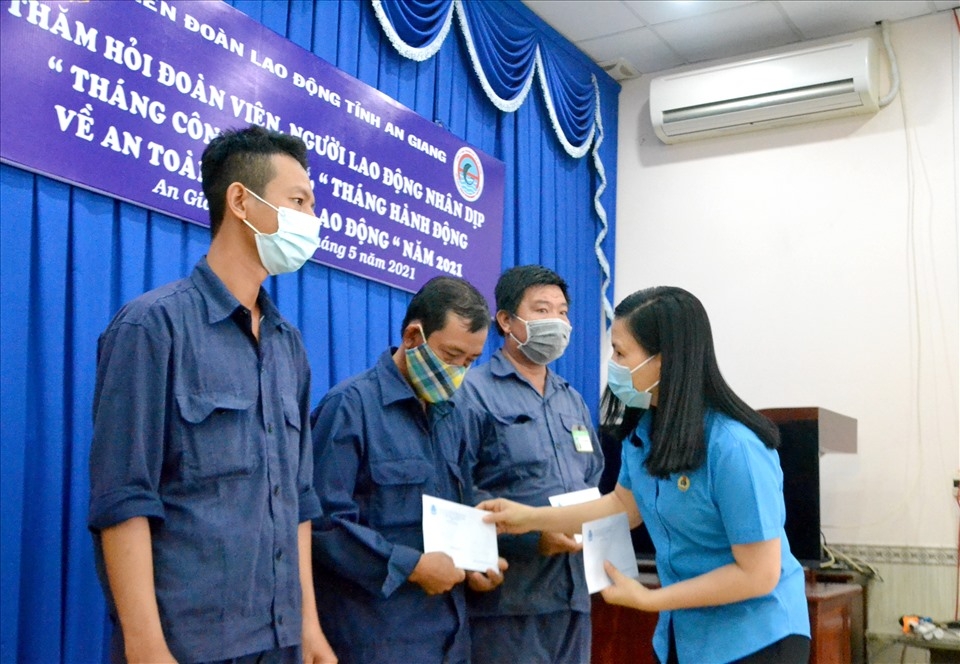 Bảo vệ quyền và lợi ích của phụ nữ và trẻ em trong thời đại mới Bảo vệ quyền và lợi ích của phụ nữ và trẻ em trong thời đại mới