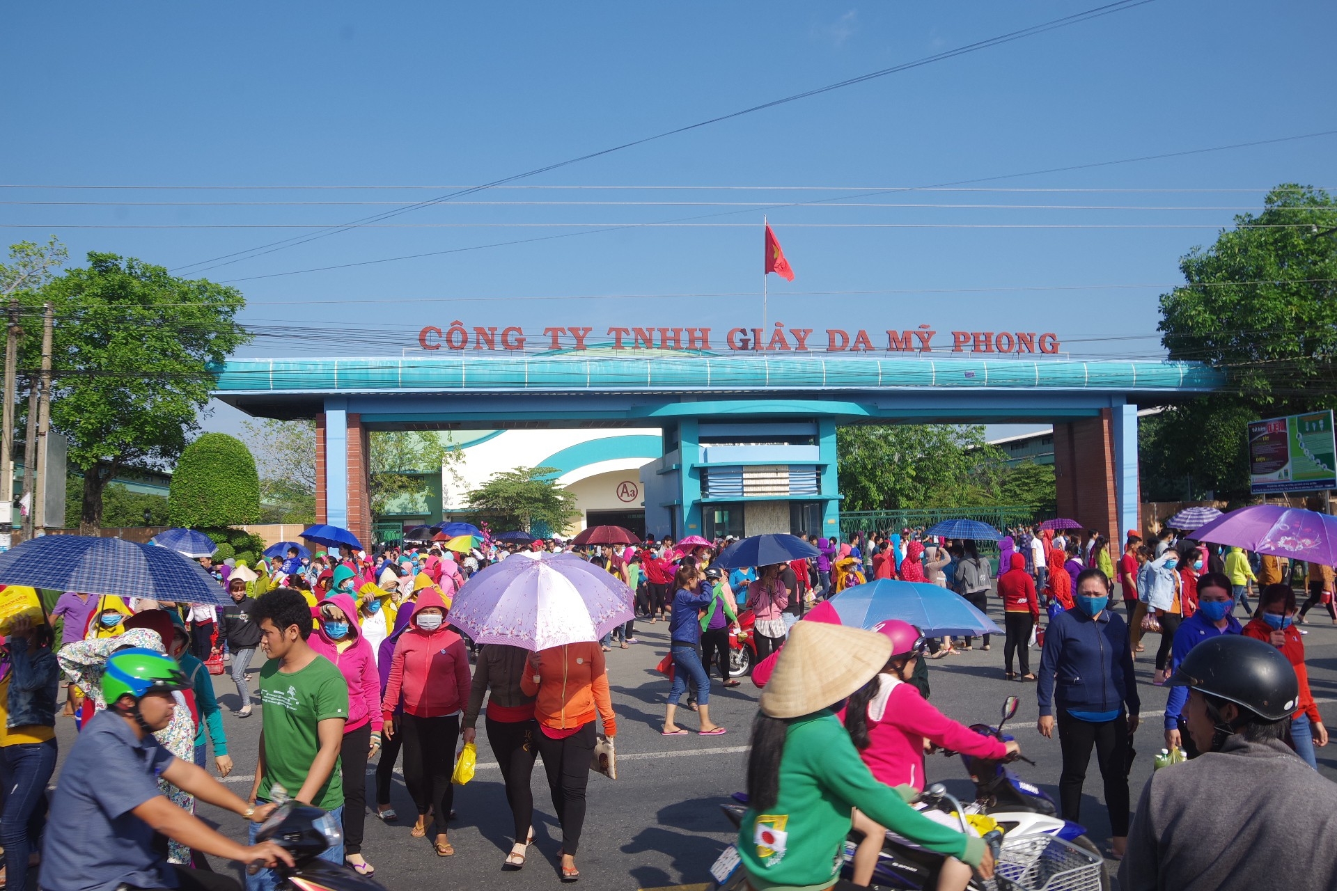 Hỗ trợ 269 suất quà cho người lao động khó khăn của Công ty TNHH Giày da Mỹ Phong ho tro 269 suat qua cho nguoi lao dong kho khan cua cong ty tnhh giay da my phong