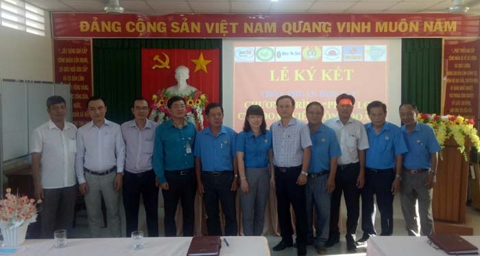 1500 phần quà đã đến tay người lao động khó khăn do ảnh hưởng của dịch Covid - 19 1500 phan qua da den tay nguoi lao dong kho khan do anh huong cua dich covid 19