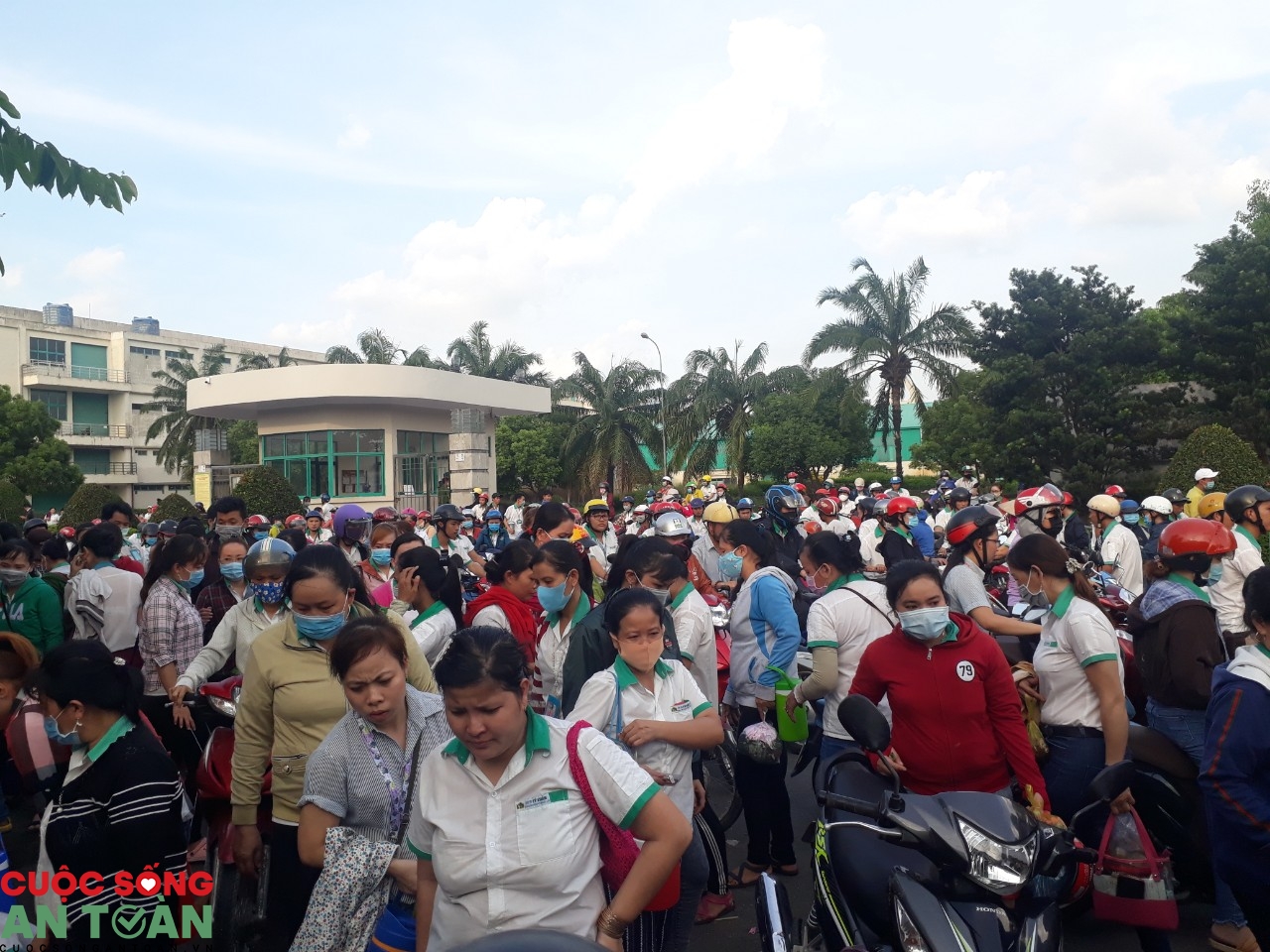 dau la su that ve tin don 23000 cong nhan ty xuan nghi luan phien trong thang 7