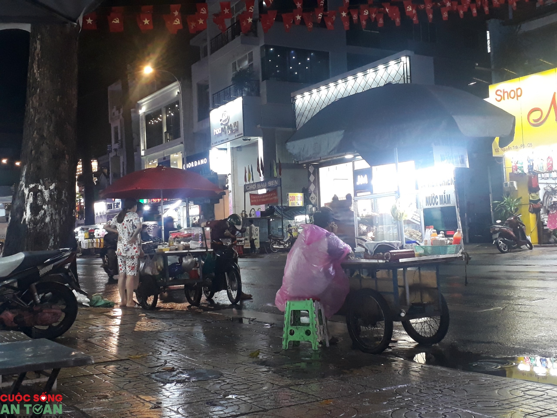 Chuyện về những người lao động tự do đội mưa, nắng để kiếm sống chuyen ve nhung nguoi lao dong tu do doi mua nang de kiem song