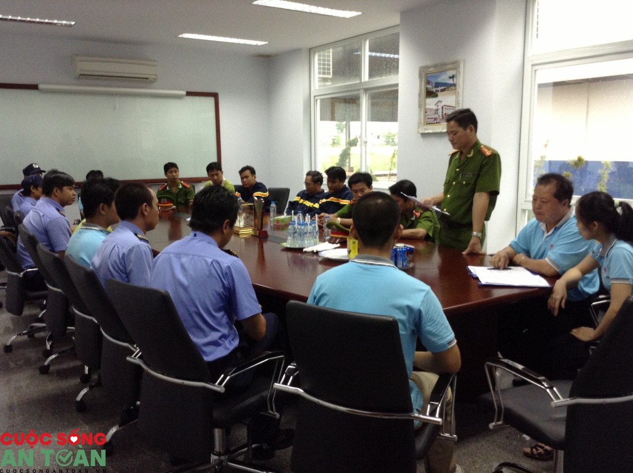 Công nhân Royal Can tích cực bảo vệ môi trường, hăng say sản xuất cong nhan royal can tich cuc bao ve moi truong hang say san xuat