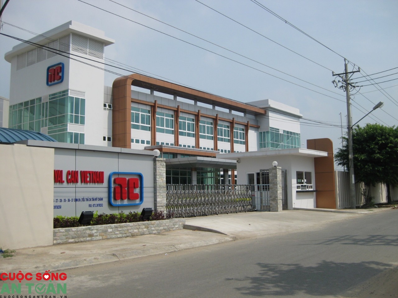 Công nhân Royal Can tích cực bảo vệ môi trường, hăng say sản xuất cong nhan royal can tich cuc bao ve moi truong hang say san xuat