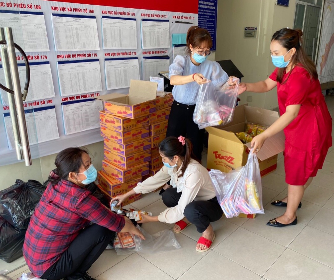 LĐLĐ TP HCM: Chăm lo gần 20.000 người lao động bị ảnh hưởng bởi dịch Covid-19 LĐLĐ TP HCM: Chăm lo gần 20.000 người lao động bị ảnh hưởng bởi dịch Covid-19