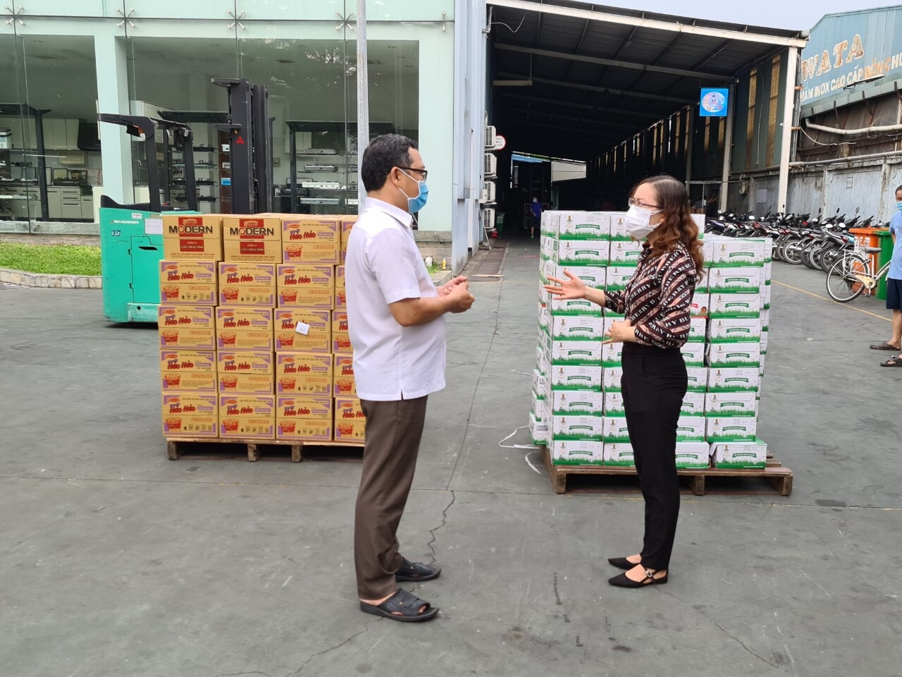 Công đoàn hỗ trợ kịp thời người lao động trong vùng dịch tại TP HCM Công đoàn hỗ trợ kịp thời người lao động trong vùng dịch tại TP HCM