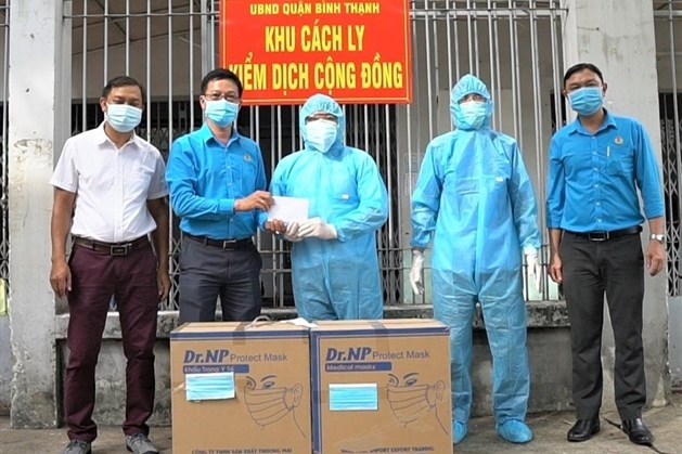 Công đoàn hỗ trợ kịp thời người lao động trong vùng dịch tại TP HCM Công đoàn hỗ trợ kịp thời người lao động trong vùng dịch tại TP HCM