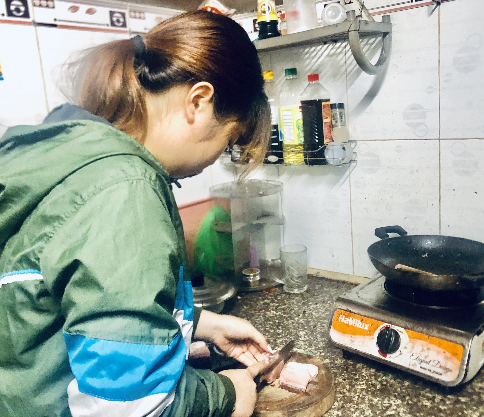 Cuộc sống của NLĐ trong khu phong tỏa tại Gò Vấp: Khó khăn nhưng luôn lạc quan Cuộc sống của NLĐ trong khu phong tỏa tại Gò Vấp: Khó khăn nhưng luôn lạc quan