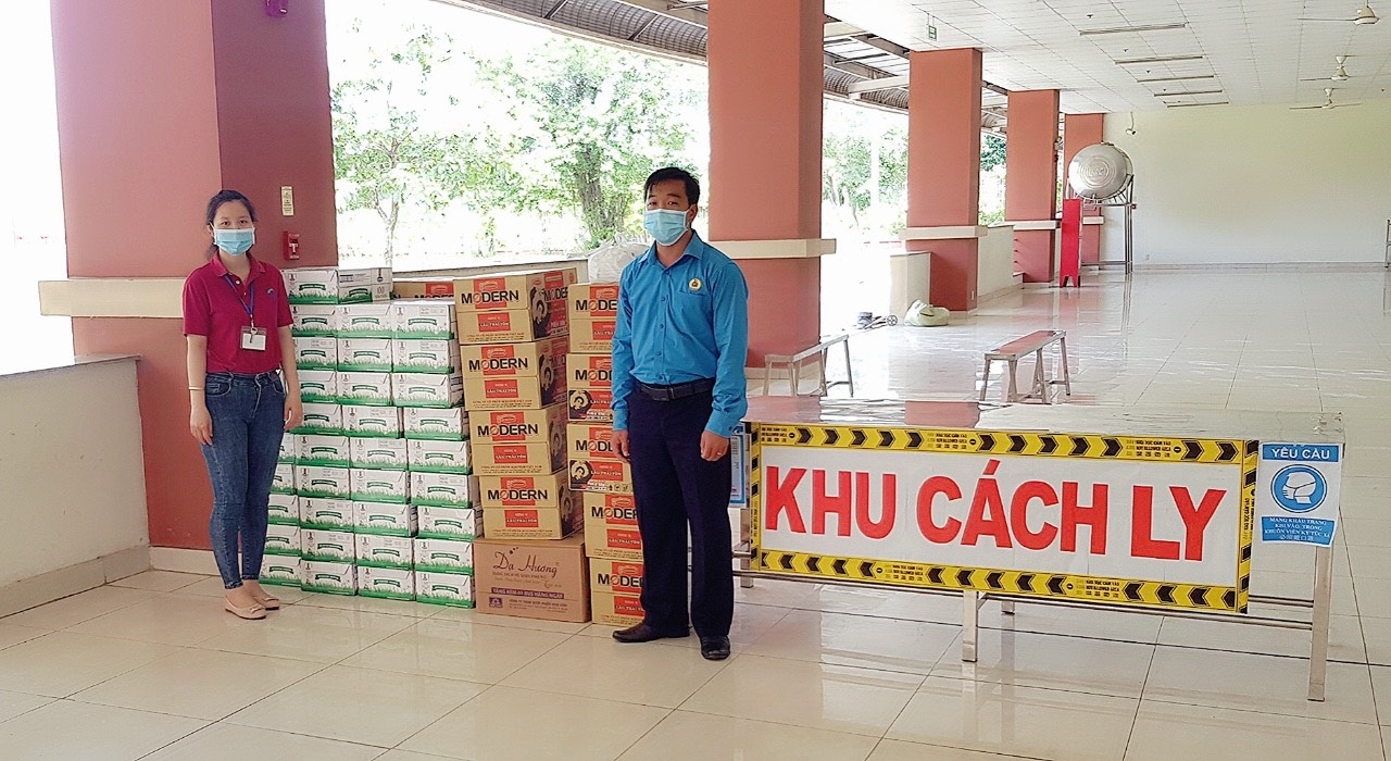 Cuộc sống của NLĐ trong khu phong tỏa tại Gò Vấp: Khó khăn nhưng luôn lạc quan Cuộc sống của NLĐ trong khu phong tỏa tại Gò Vấp: Khó khăn nhưng luôn lạc quan